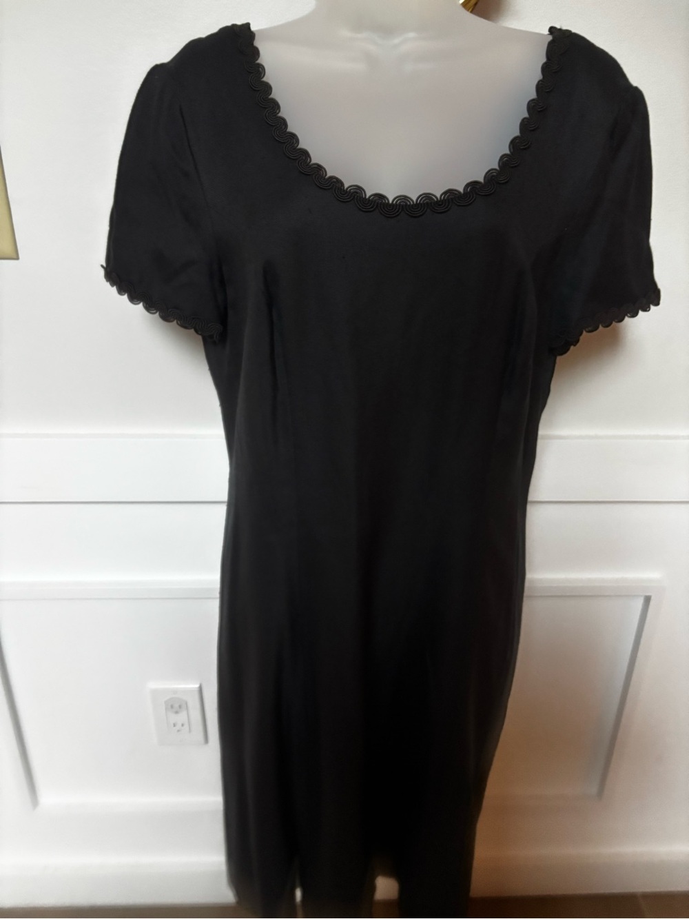 VTG Liz Claiborne little black dress featuring a classic scoop neckline and